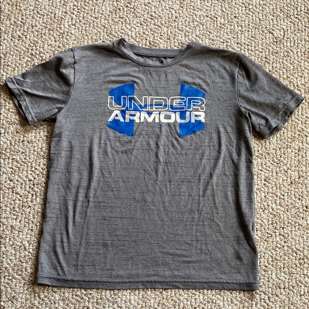 Boys youth Under Armour t-shirt